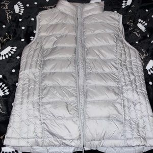 Light grey vest